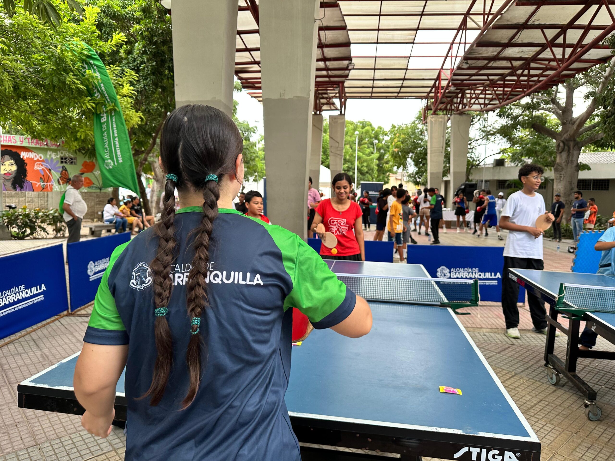 ¿Qué papel tienen los clubes, ligas barriales y deportes en la vida comunitaria de Colombia?