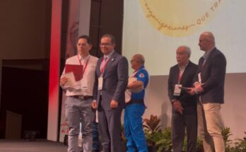uan Fernando Morales, jefe del Área Ambiental y Social del Proyecto Ituango (E) fue el encargado de recibir el Sello Humanitario por “La ruta de la confianza”.
